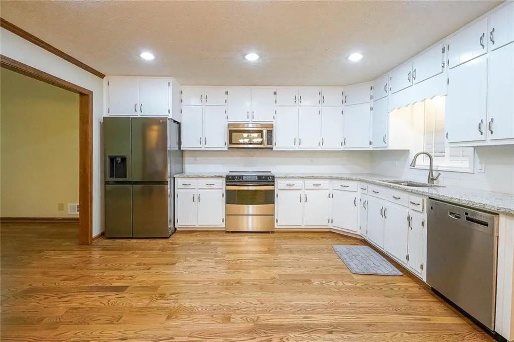 1801 Azalea Dr - Photo 7 of 43