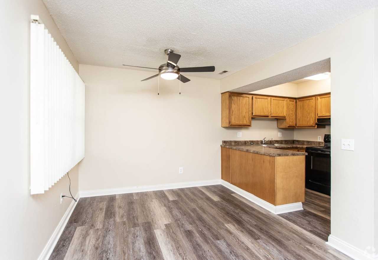 4230 Appian Way W - Photo 2 of 7