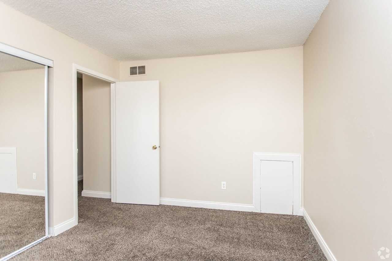 4230 Appian Way W - Photo 6 of 7