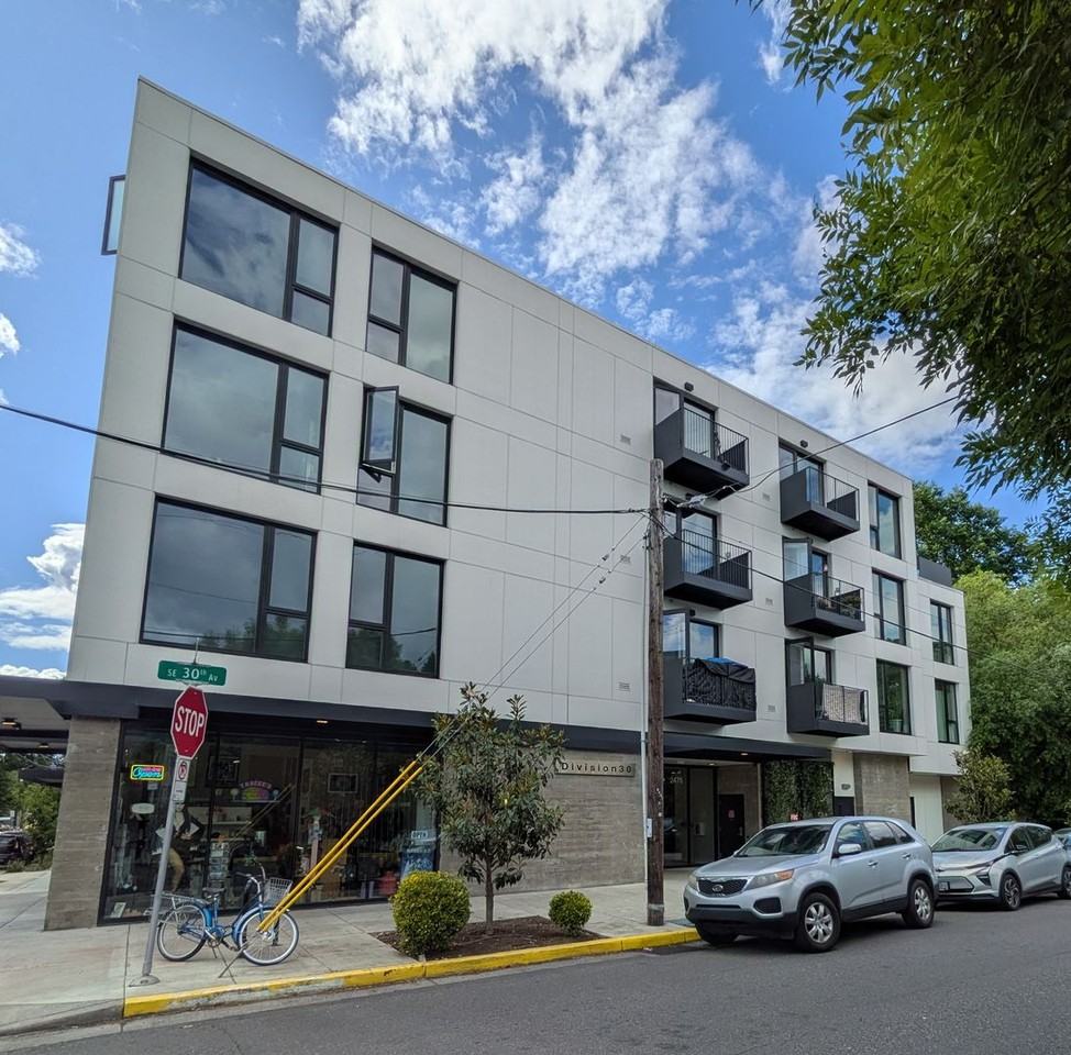 Division 31 Apartments - Photo 2 of 18