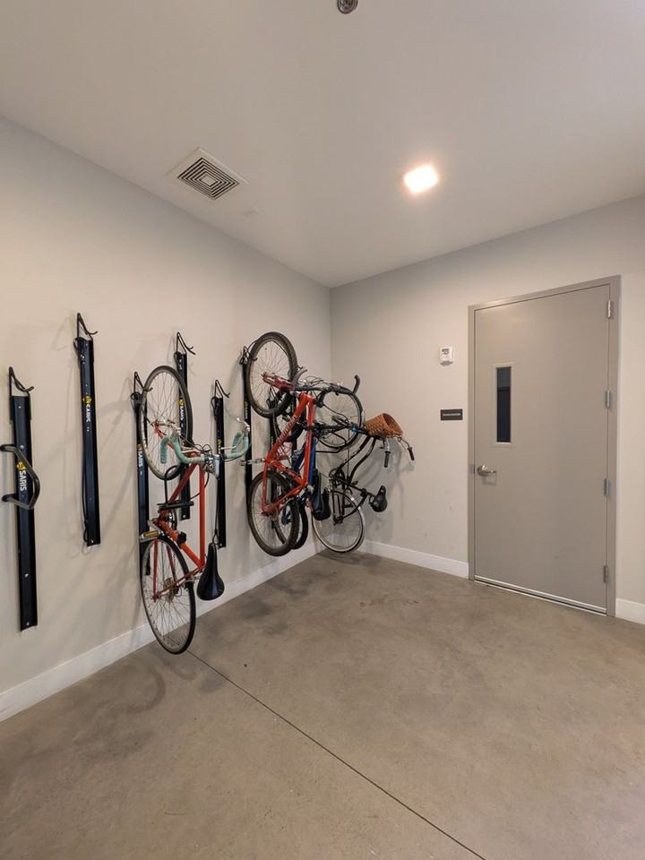 Division 31 Apartments - Photo 5 of 18