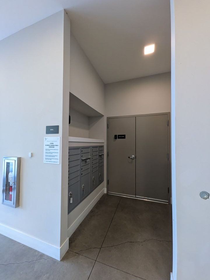 Division 31 Apartments - Photo 6 of 18