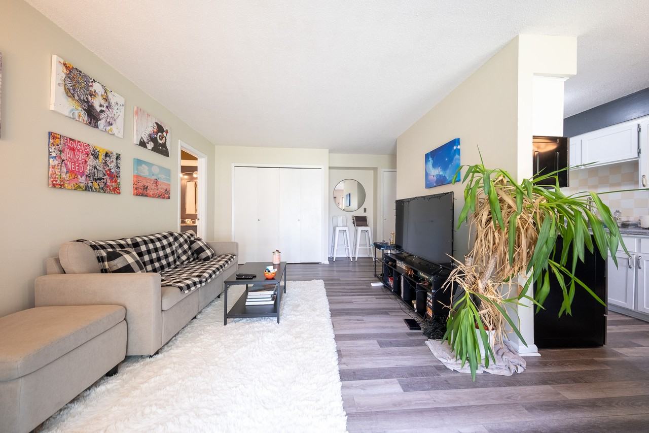 917 11th Ave S #2 - Photo 3 of 18