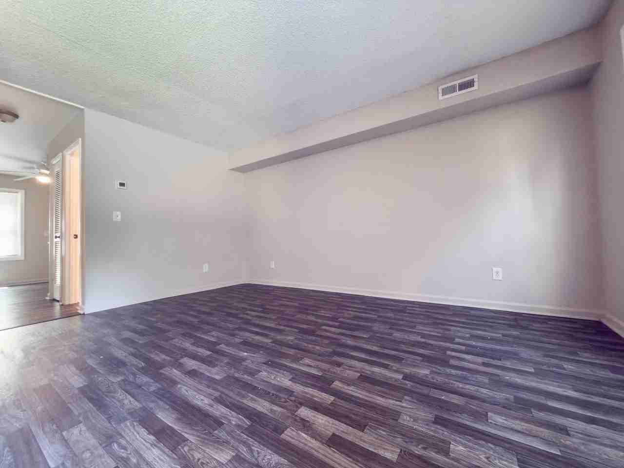 Summerville location! - Photo 4 of 24