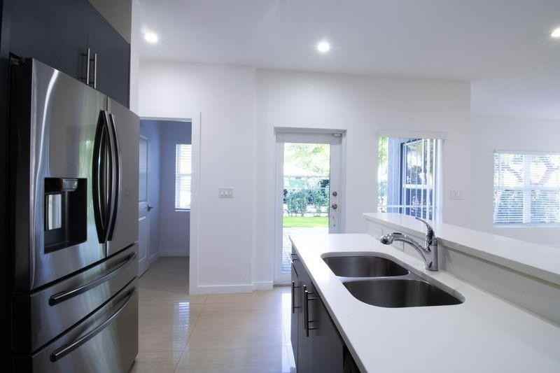 436 Se 16th St #1 - Photo 5 of 21