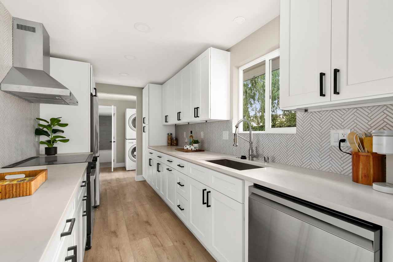 1402 N 136th St #1 - Photo 3 of 34