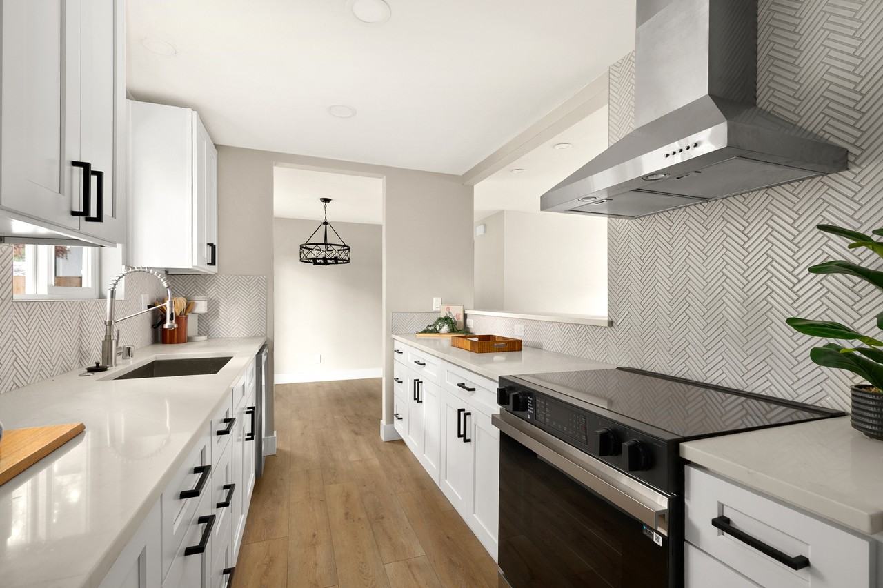 1402 N 136th St #1 - Photo 4 of 34