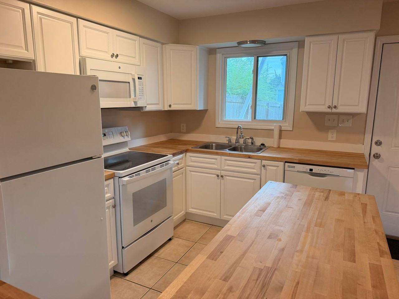 3119 Debra Blvd - Photo 2 of 11