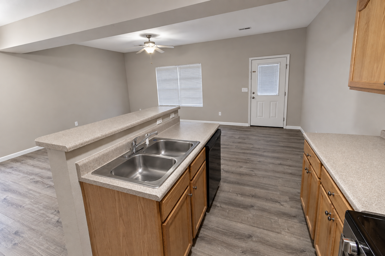 1931 Center St - Photo 6 of 36