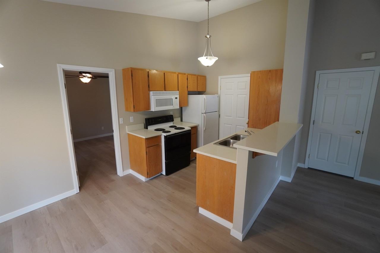 6589 W Lucky Ln #201 - Photo 3 of 40
