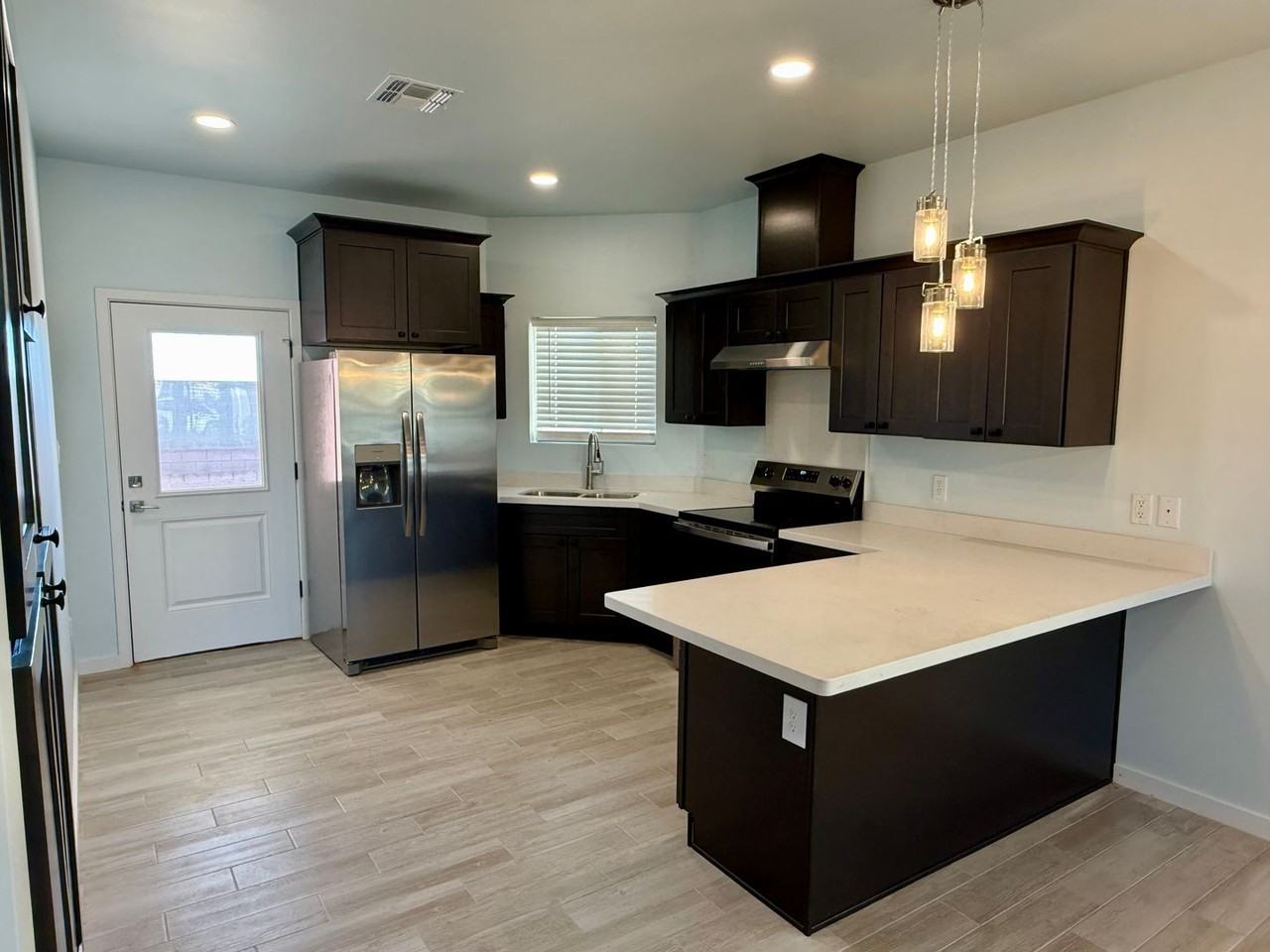 1590 N 9th Ave - Photo 2 of 20