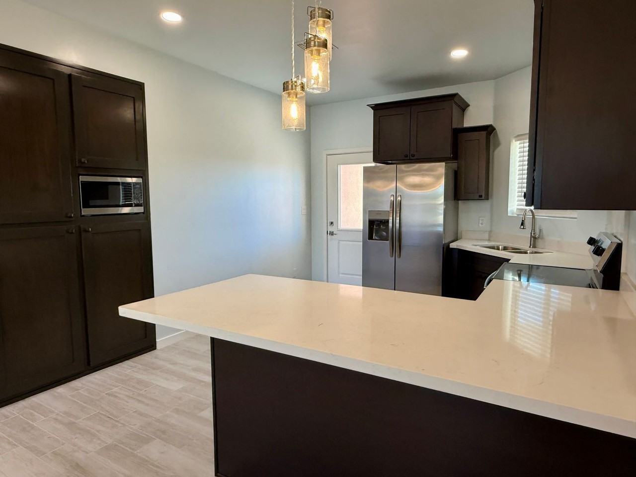 1590 N 9th Ave - Photo 3 of 20
