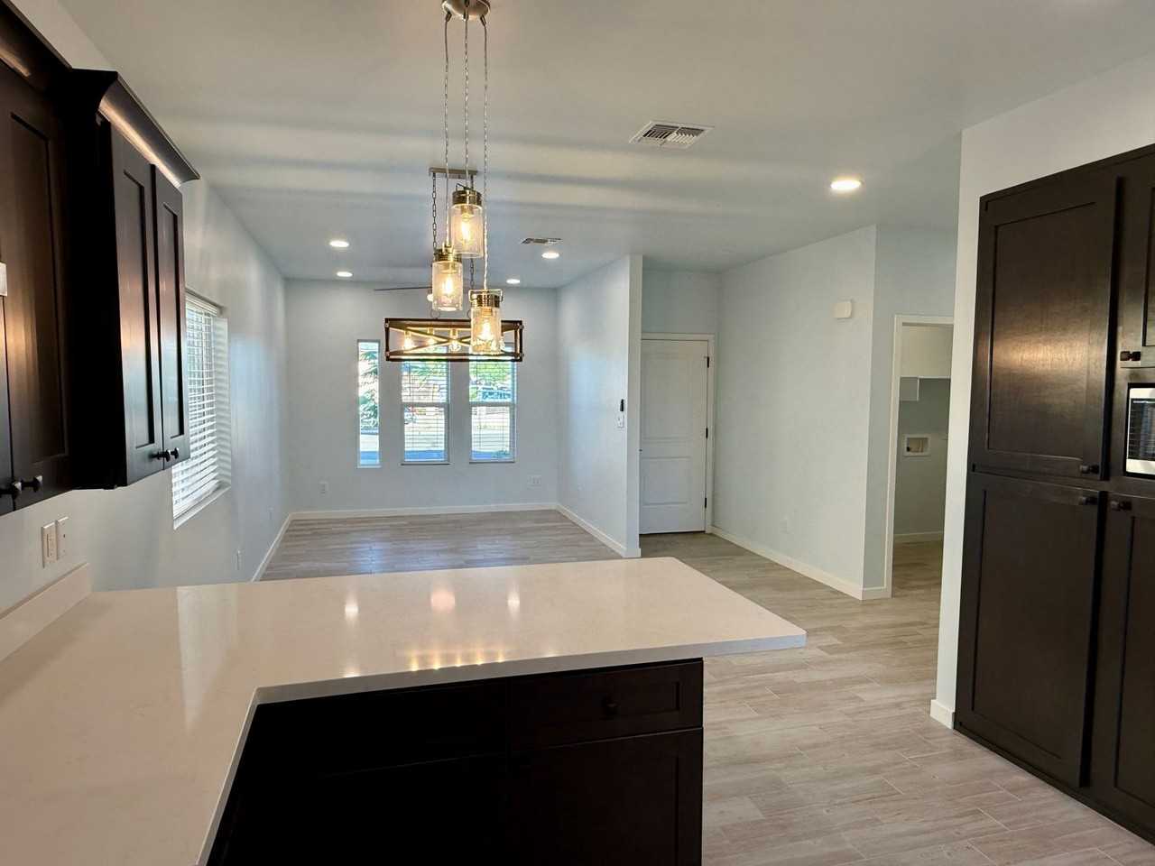 1590 N 9th Ave - Photo 4 of 20