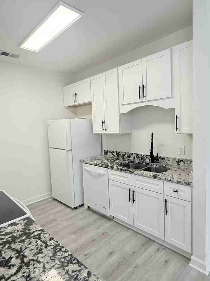 129 Ashley Park Dr - Photo 2 of 24