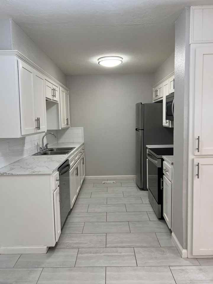 2241 Donna Dr #1 - Photo 5 of 25