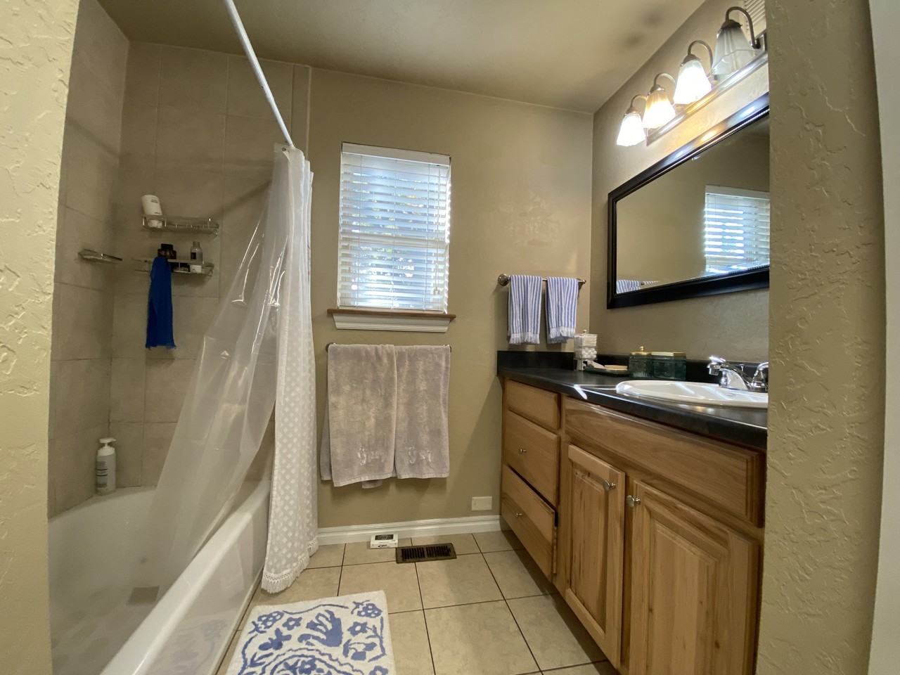 210 Mccullough - Photo 4 of 12