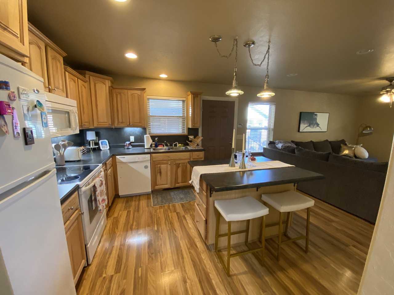 210 Mccullough - Photo 6 of 12