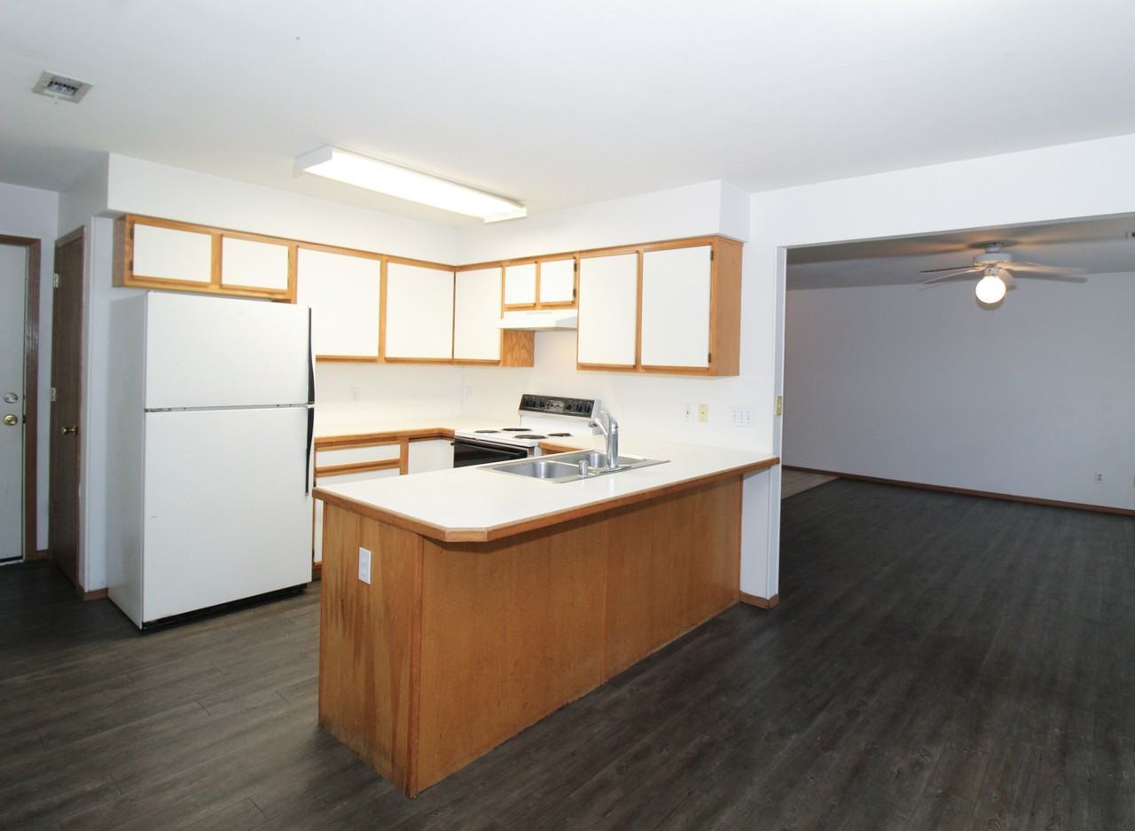1002 N Molly Ct #1002MC - Photo 3 of 17