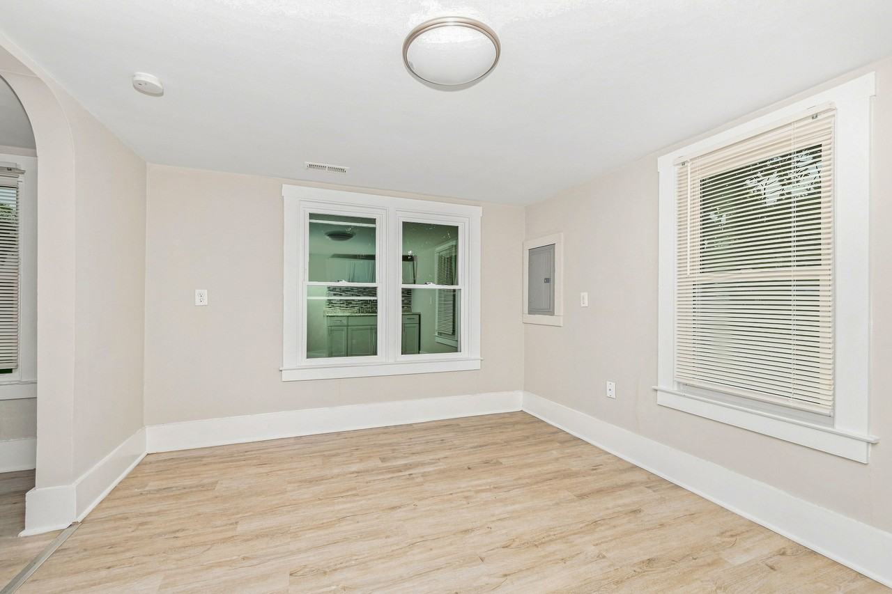 30 Lagonda Ave #32 - Photo 5 of 7