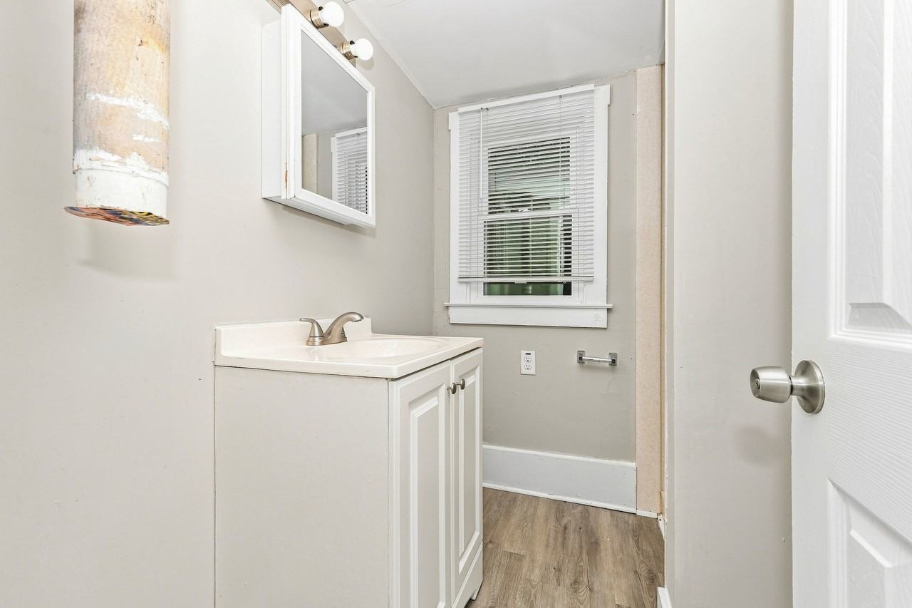 30 Lagonda Ave #32 - Photo 6 of 7