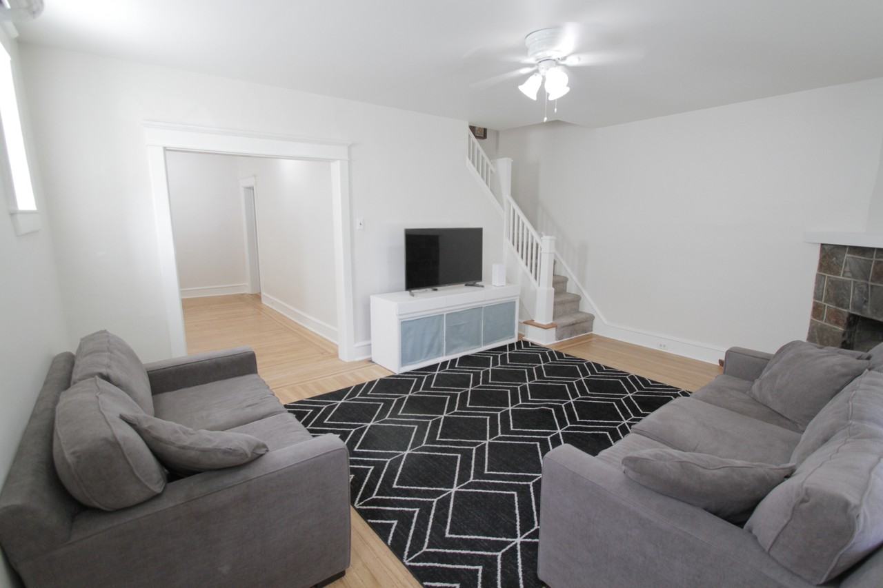 804 W 21st St #1 - Photo 2 of 20