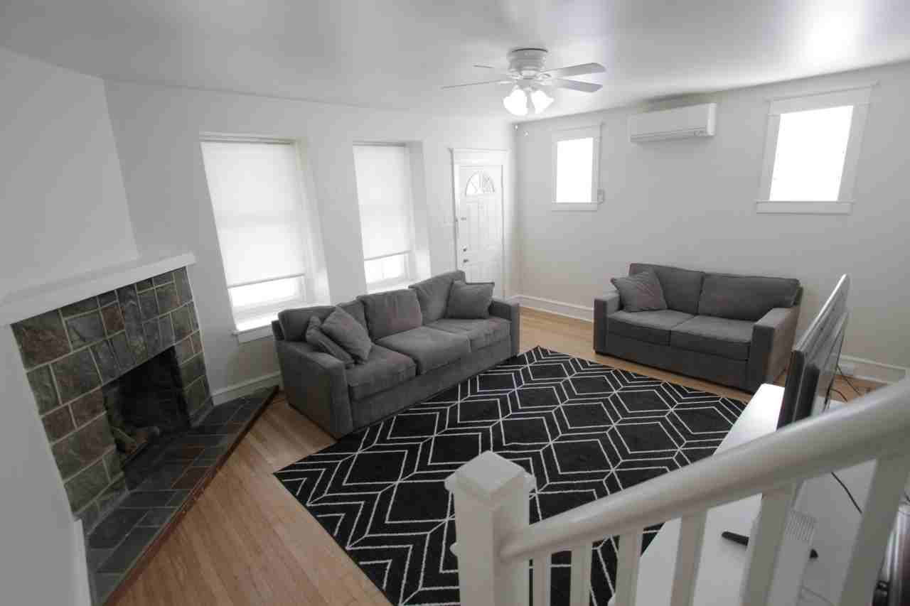 804 W 21st St #1 - Photo 3 of 20