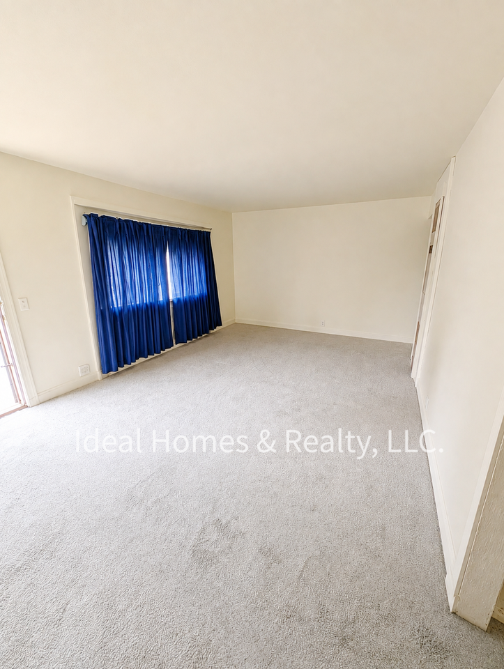 3061 Raywood St #1 - Photo 2 of 12
