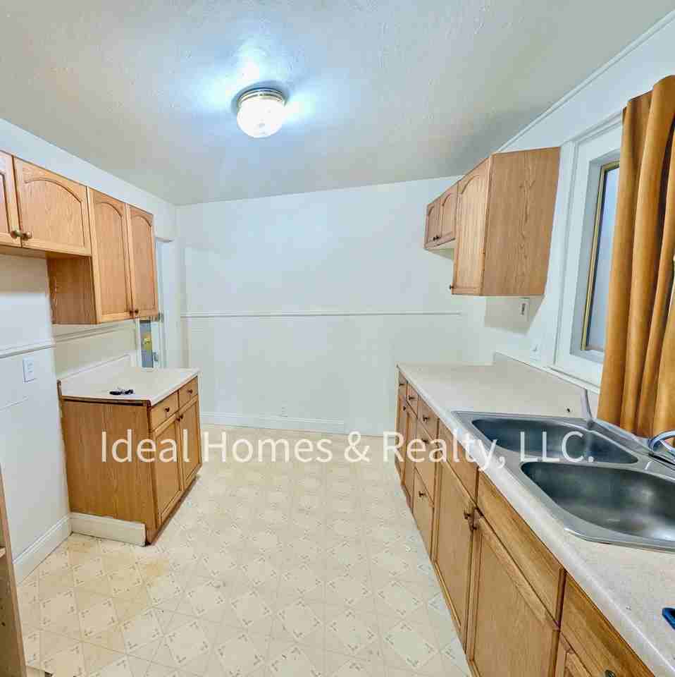 3061 Raywood St #1 - Photo 3 of 12