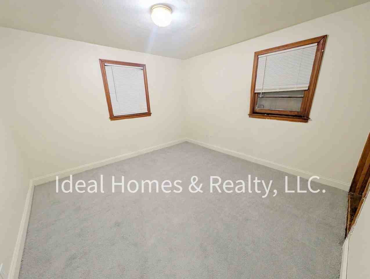 3061 Raywood St #1 - Photo 4 of 12