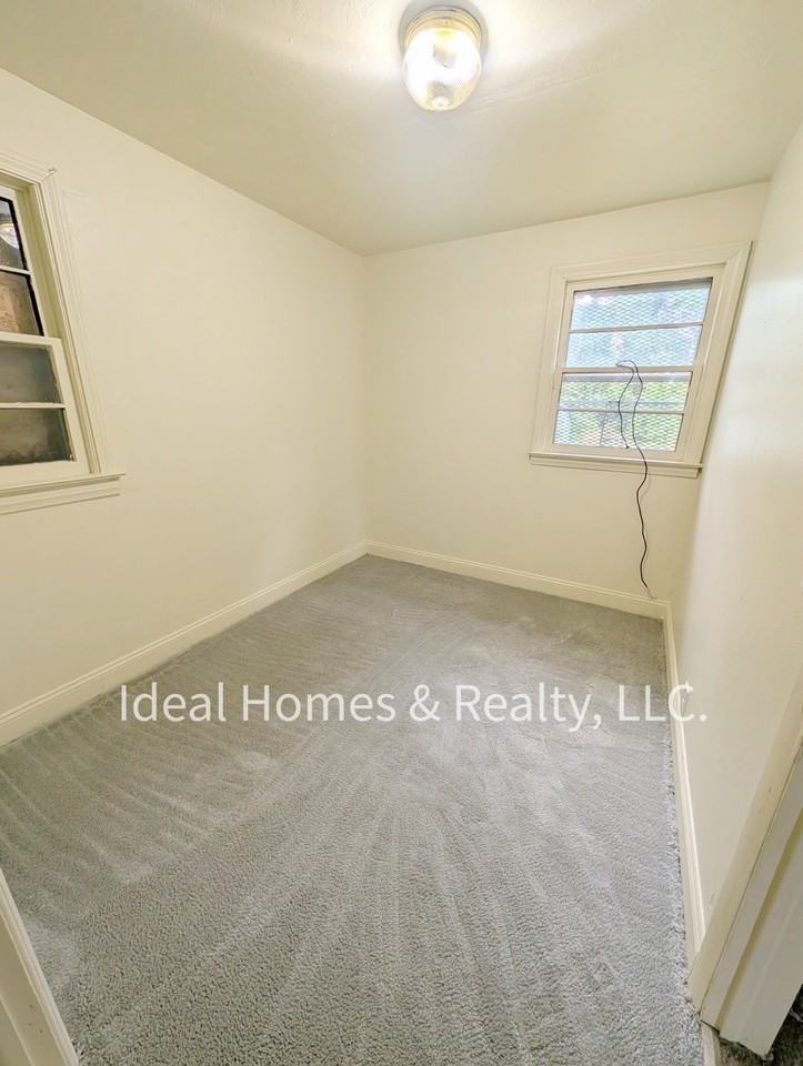 3061 Raywood St #1 - Photo 5 of 12