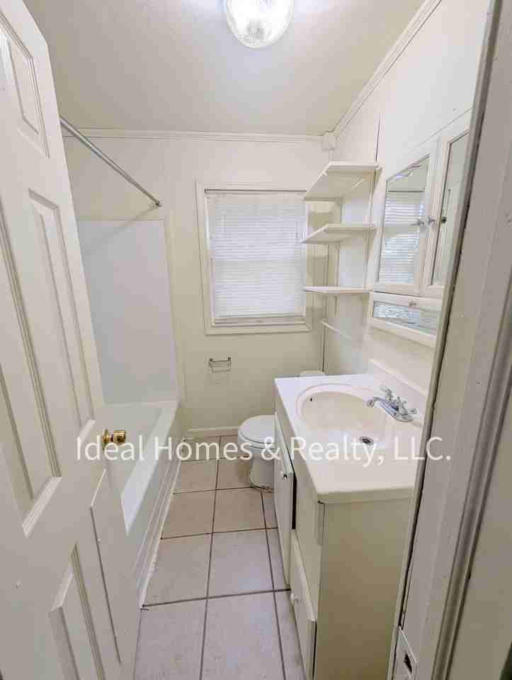 3061 Raywood St #1 - Photo 6 of 12