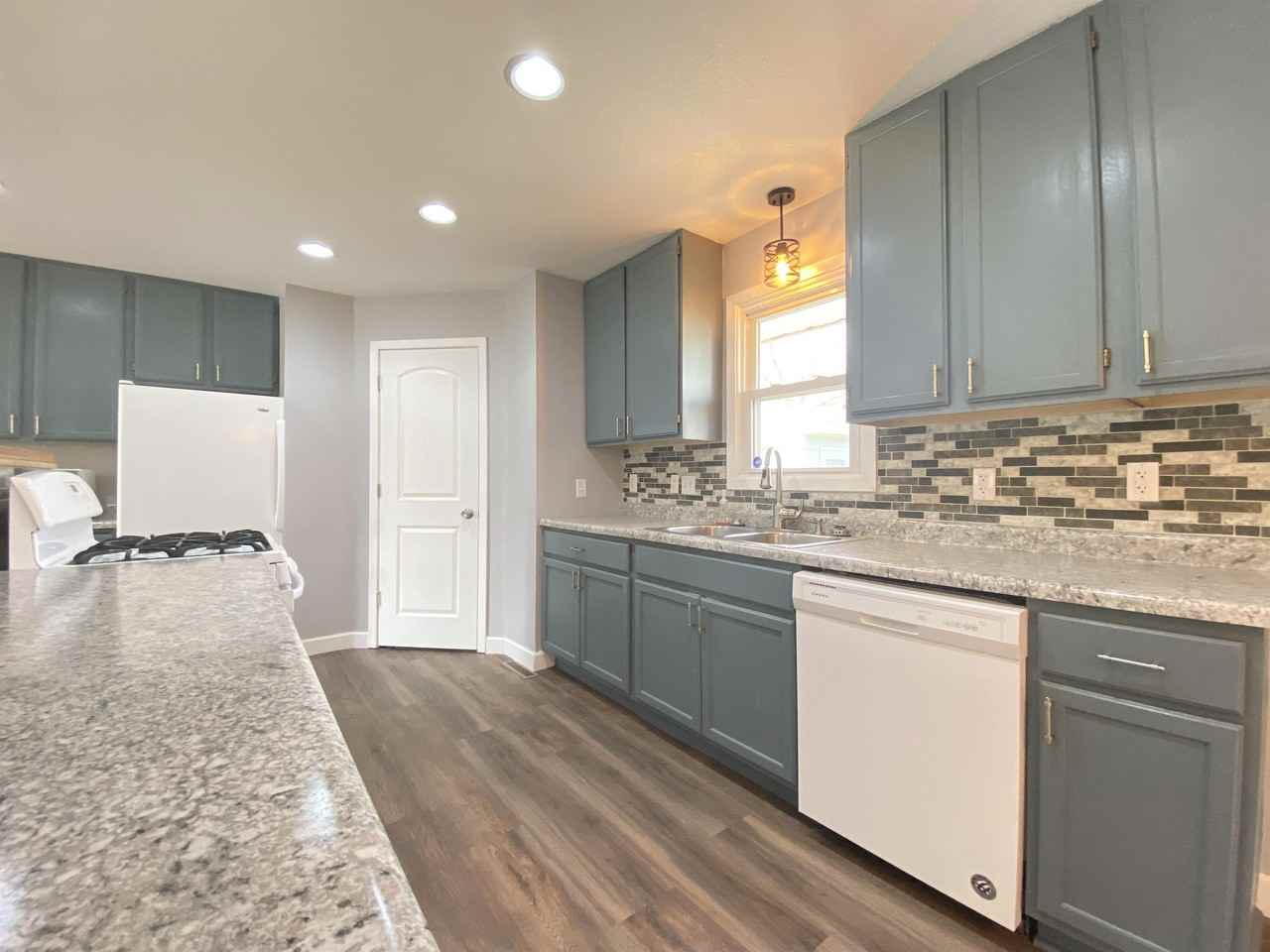 3725 3rd St Nw #1 - Photo 5 of 18