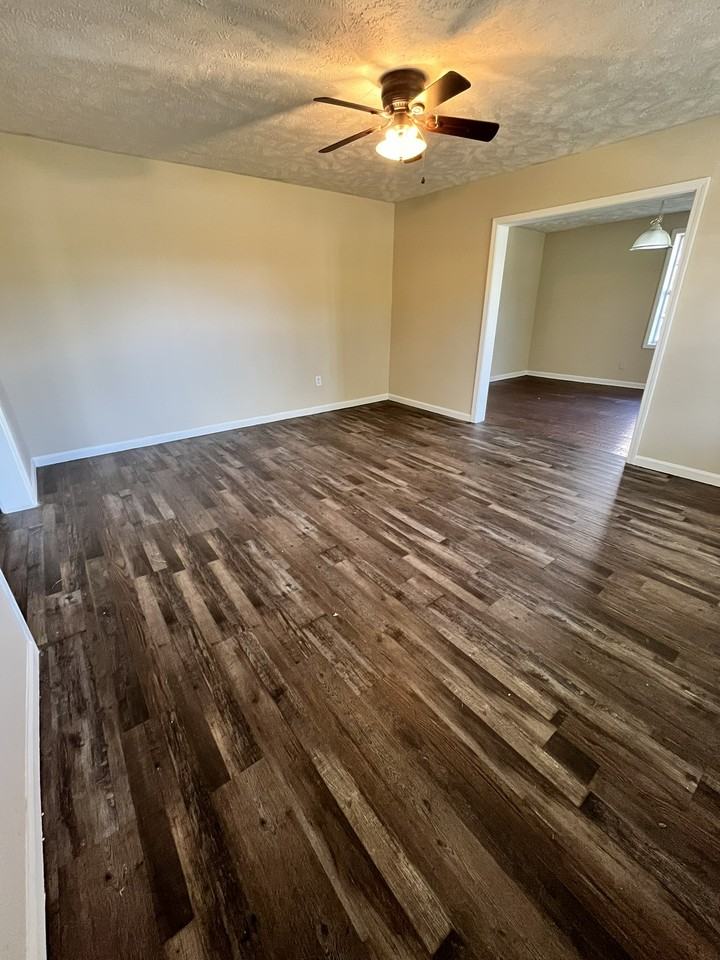 410 Sw Atlantic St #1 - Photo 5 of 12