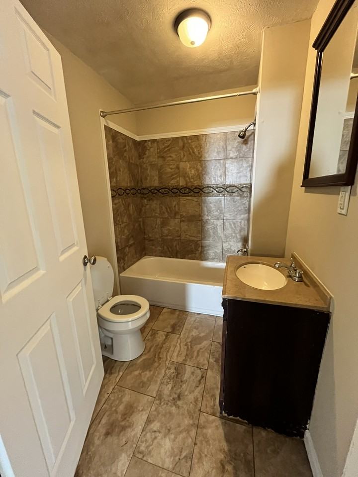 410 Sw Atlantic St #1 - Photo 7 of 12