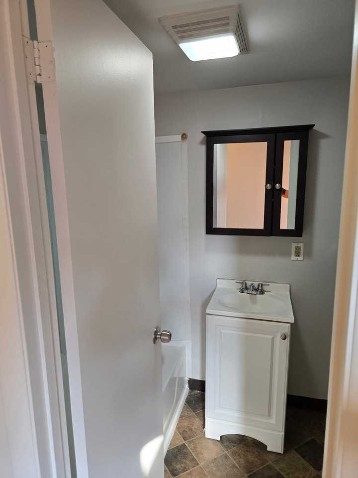 211 Bessemer AveApt. 2 #2ndFL - Photo 7 of 21