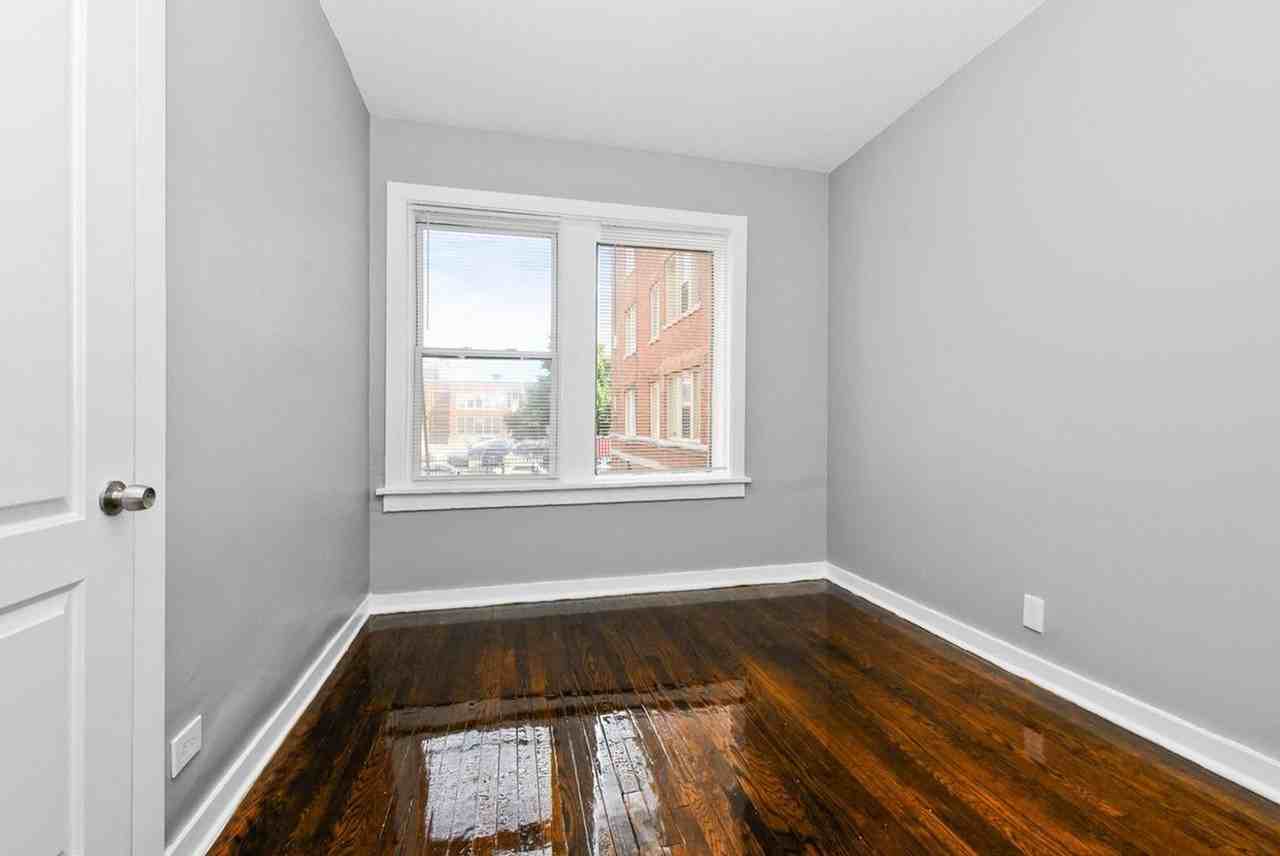 6952 - 6964 S. Clyde Avenue / E. 70th St. - Photo 2 of 8
