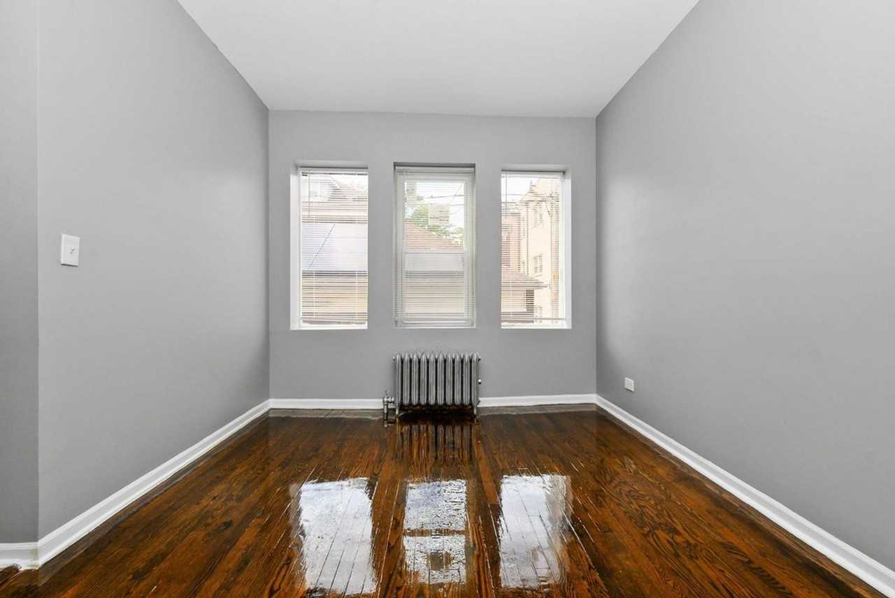 6952 - 6964 S. Clyde Avenue / E. 70th St. - Photo 4 of 8