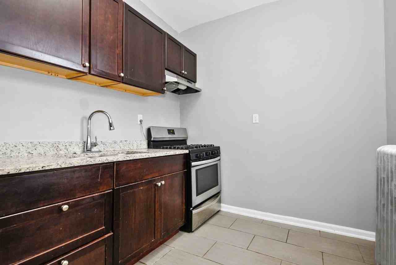 6952 - 6964 S. Clyde Avenue / E. 70th St. - Photo 6 of 8