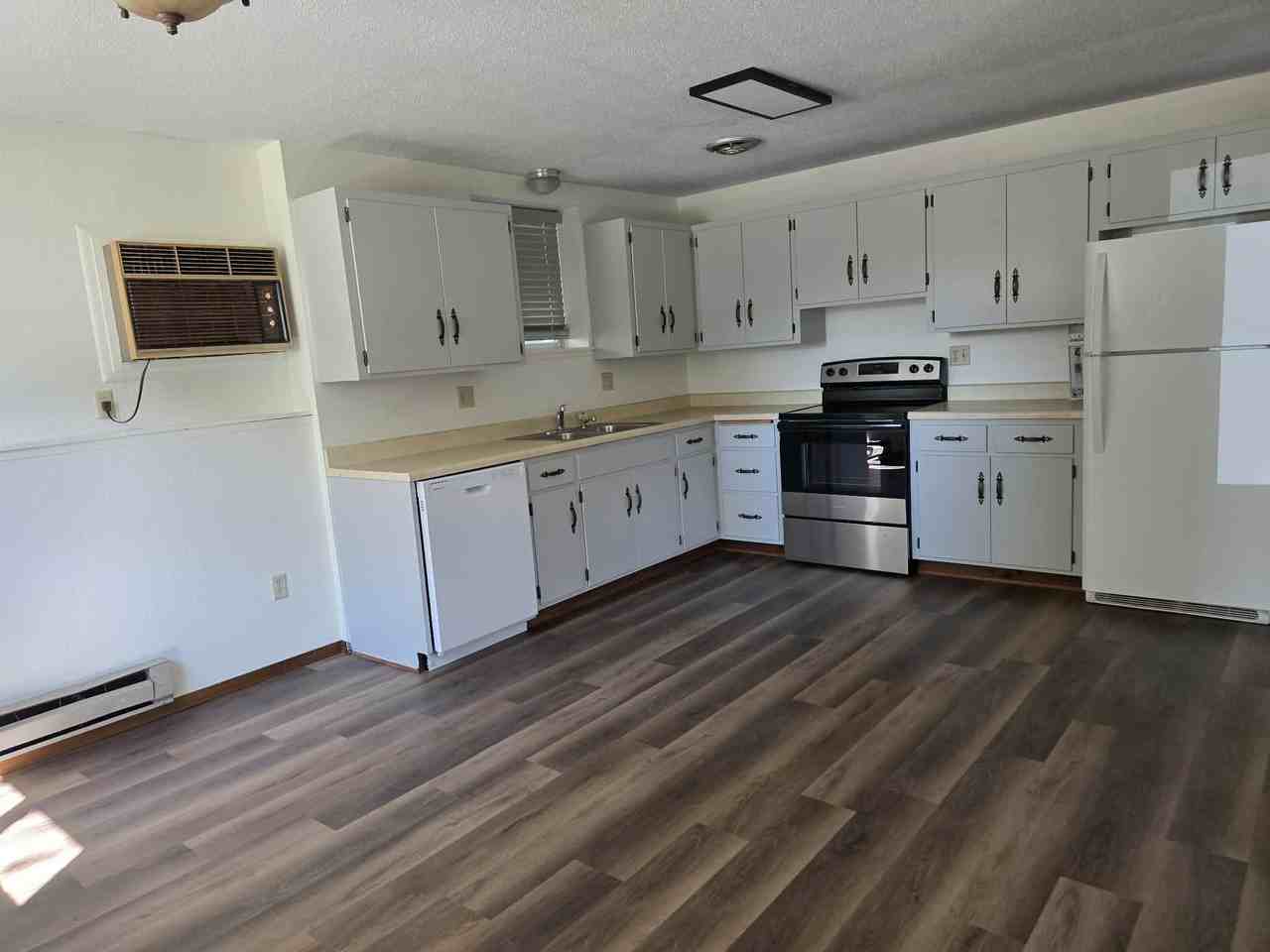 317 3rd Ave Se #2 - Photo 2 of 6