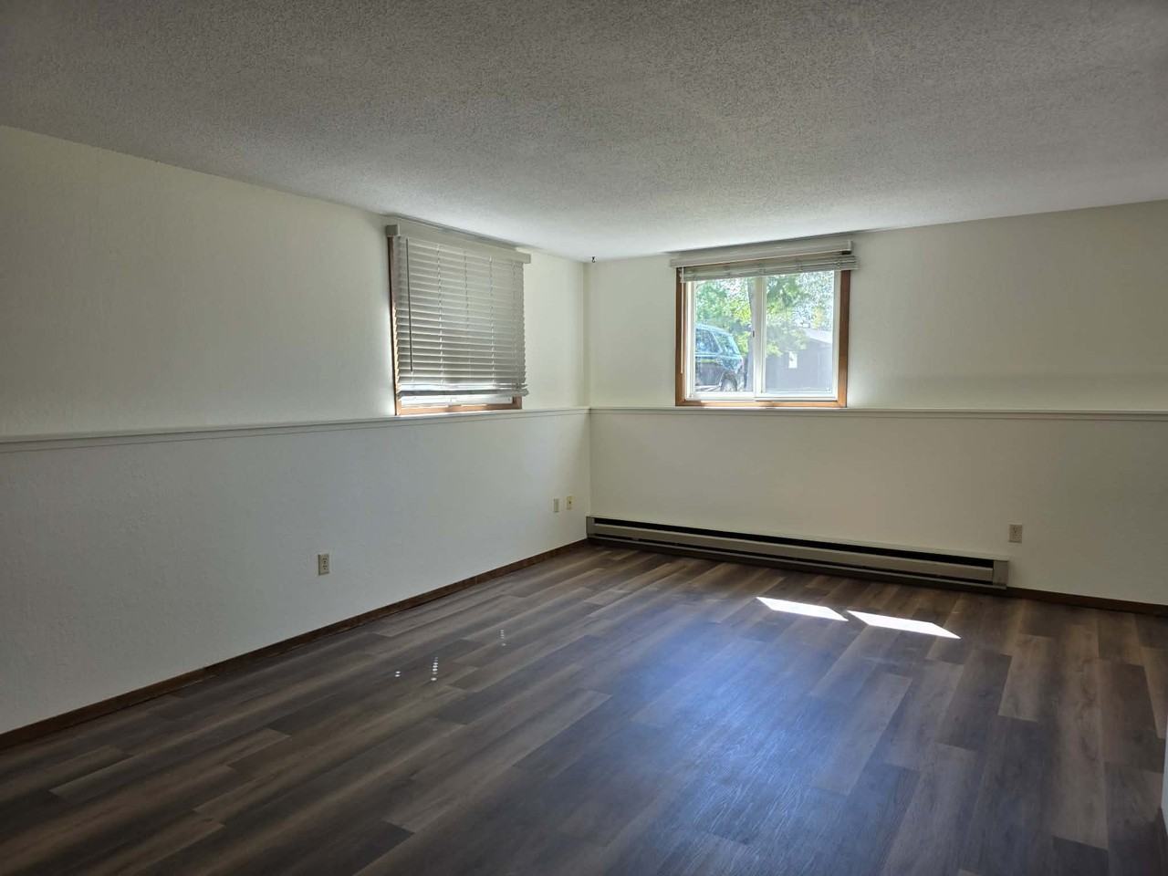 317 3rd Ave Se #2 - Photo 3 of 6