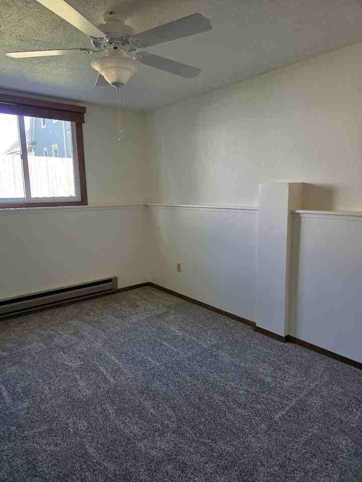 317 3rd Ave Se #2 - Photo 5 of 6