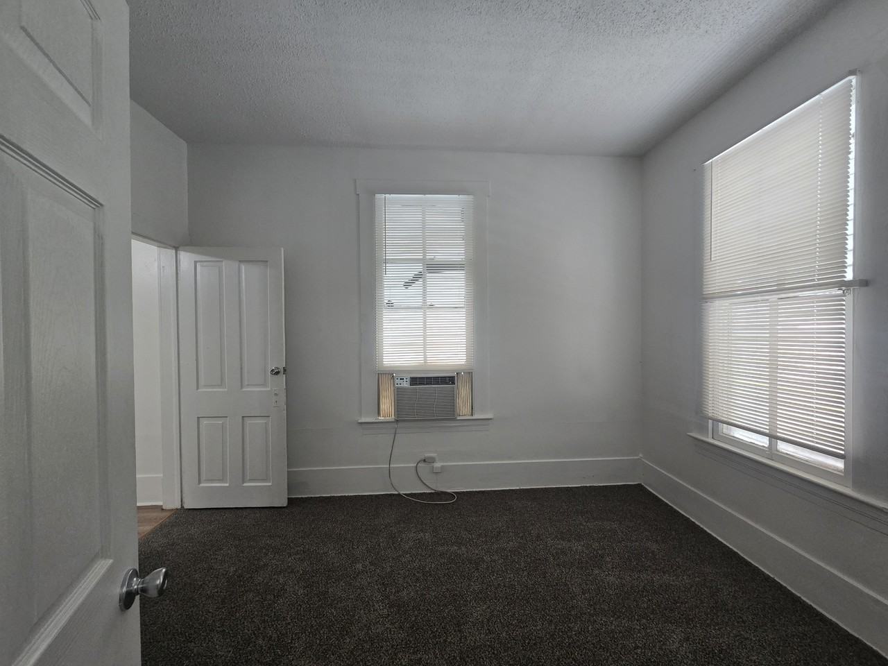 1404 38th St #SF - Photo 5 of 32