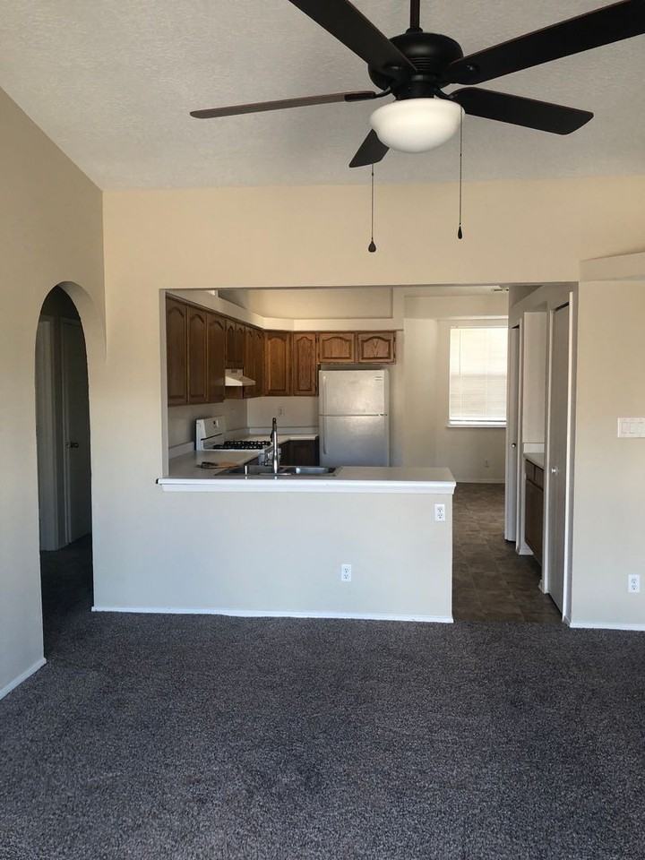 2621 Sandia Loop Ne - Photo 2 of 14