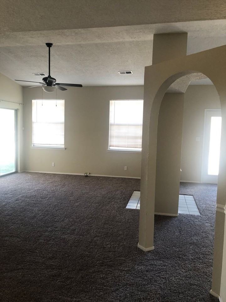 2621 Sandia Loop Ne - Photo 4 of 14