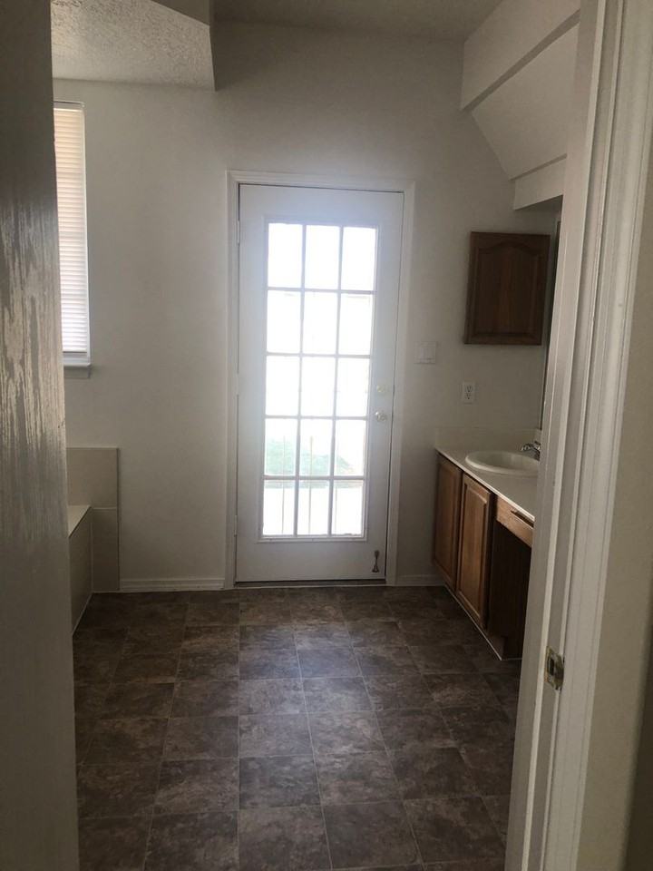 2621 Sandia Loop Ne - Photo 5 of 14