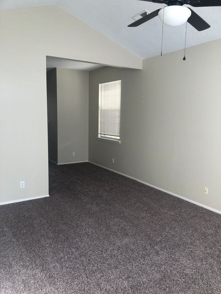2621 Sandia Loop Ne - Photo 6 of 14