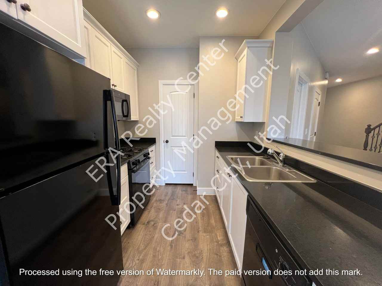 1677 N Main St #14 - Photo 7 of 20