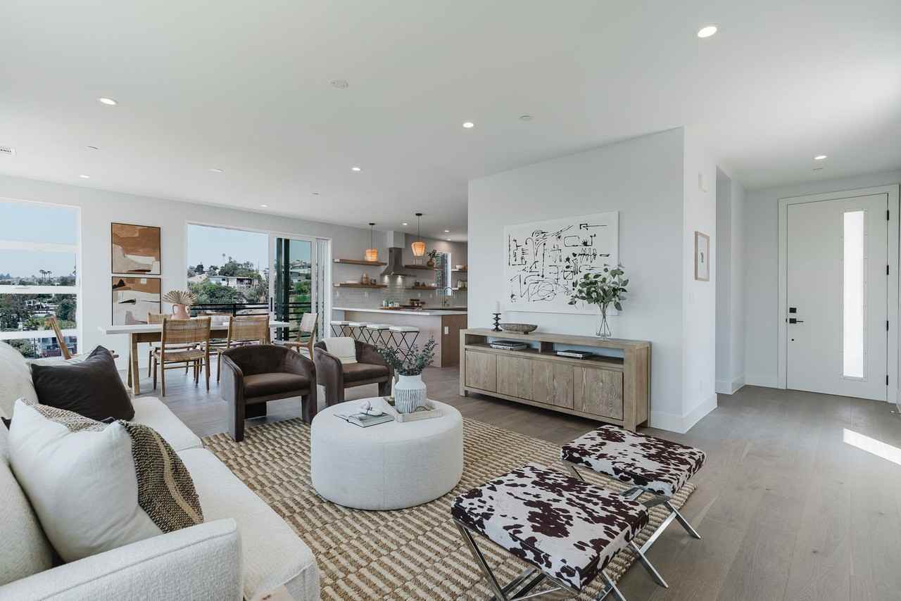 3870 W Point Dr - Photo 4 of 33