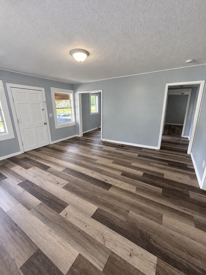 604 W 14th St - Photo 5 of 10