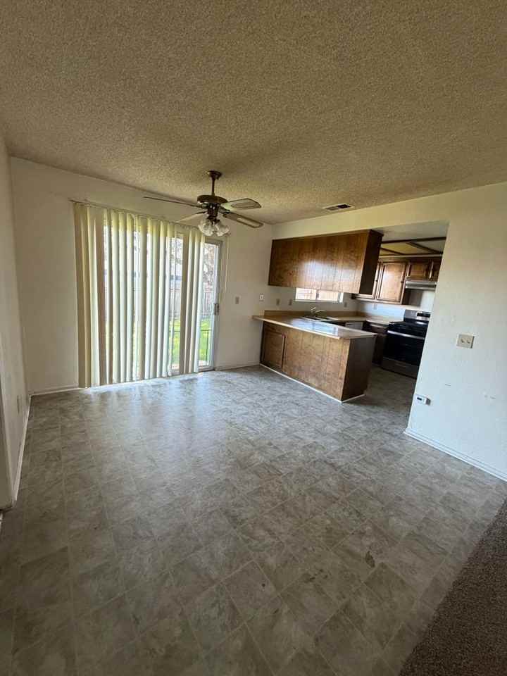 1601 Brighton Ave - Photo 4 of 12